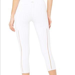 Alo Yoga High-Waist Dash Capri
